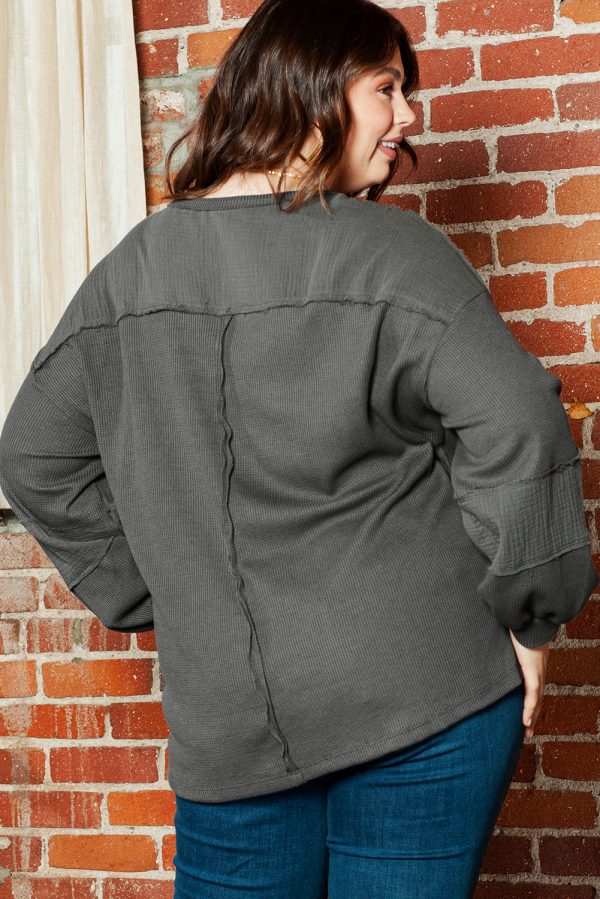 Dark Grey Plus Size Exposed Seam Crinkle Patchwork Top - Image 2